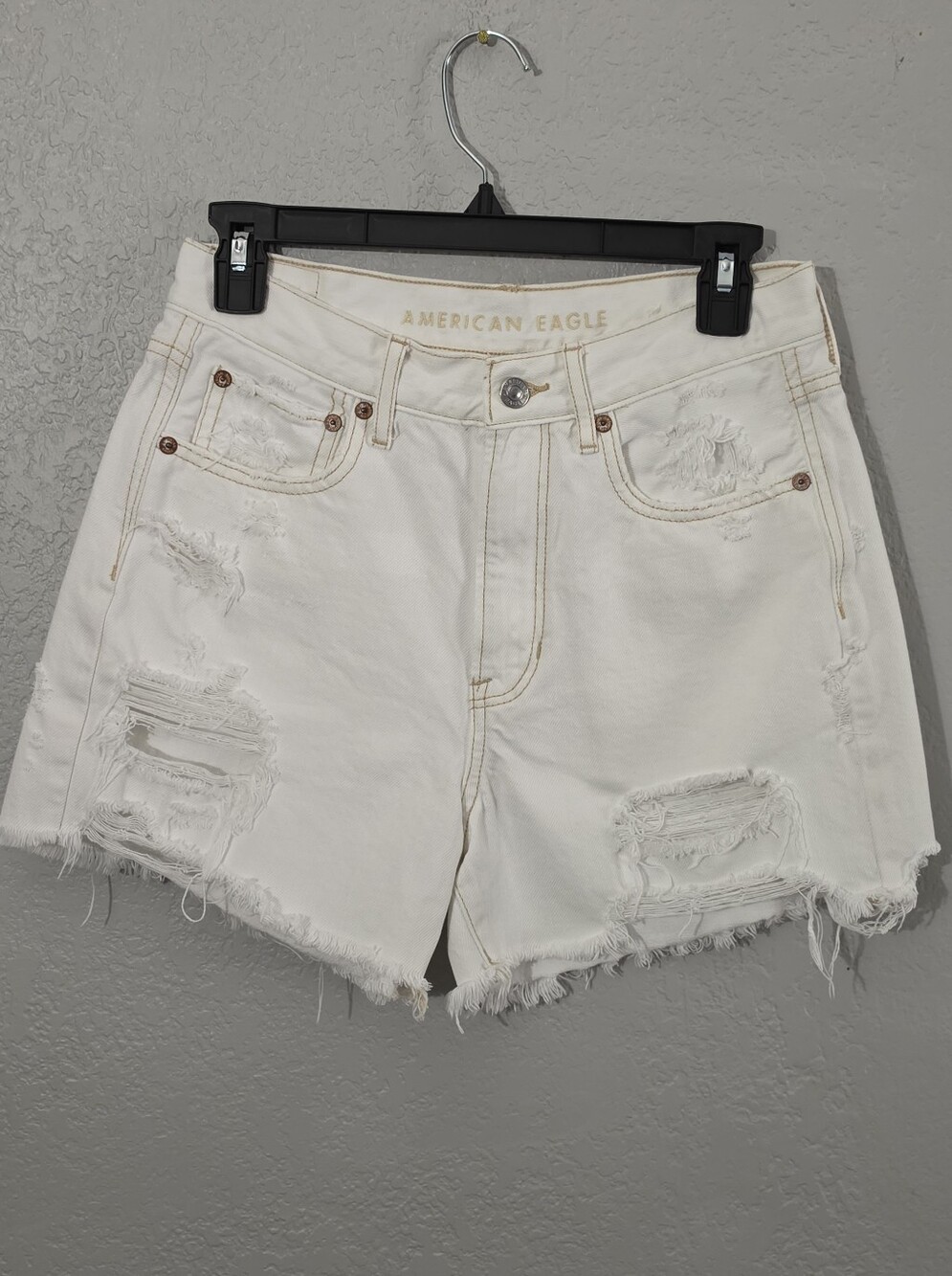 American Eagle 90s Boyfriend Short White Distressed Denim Women Size 4